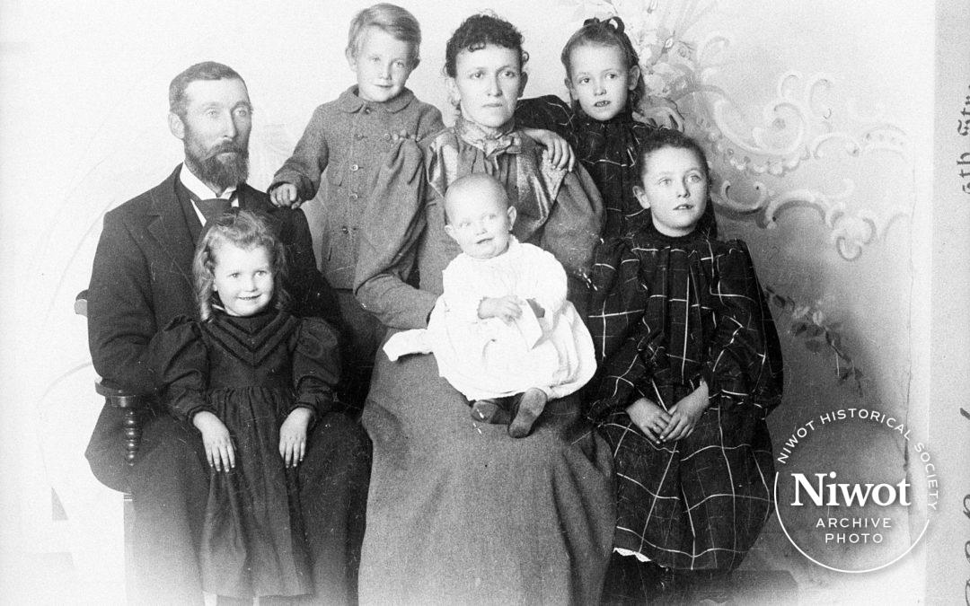 Thomas and Georgiana Kneale family