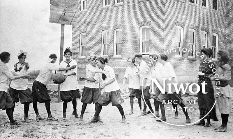 Niwot Girls Basketball Team