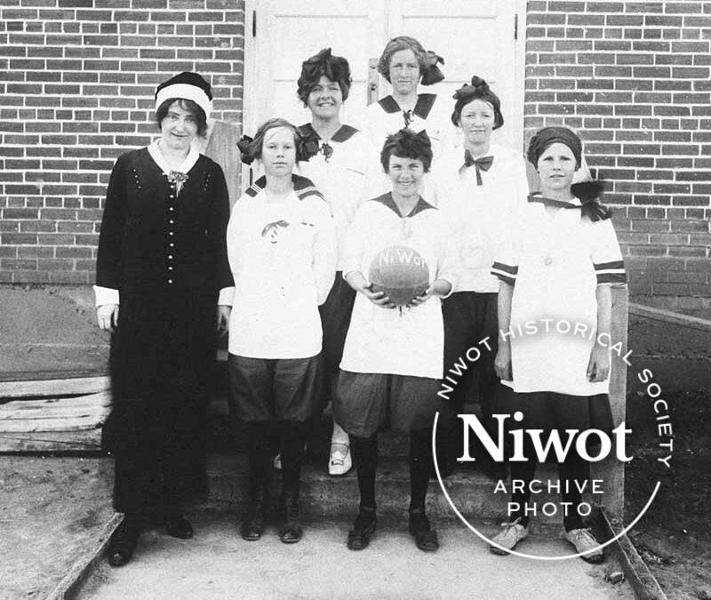 Niwot School Girls Basketball Team