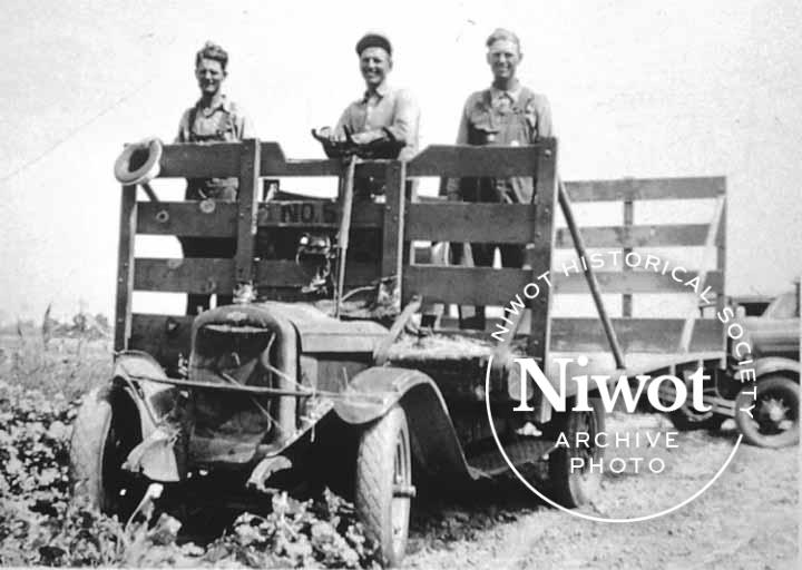 Ralph Morton Threshing Crew