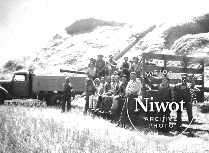 Ralph Morton Threshing Crew